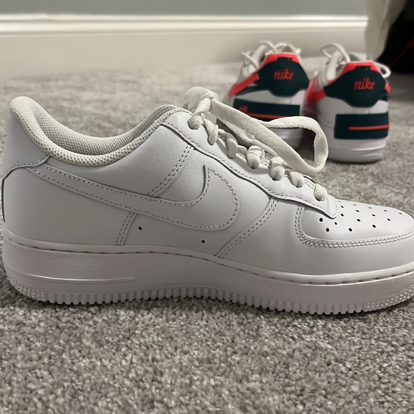 white nike air force 1's - Picture 3 of 3